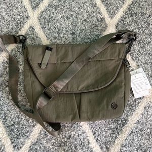 Lululemon athelica NWT All night festival bag
